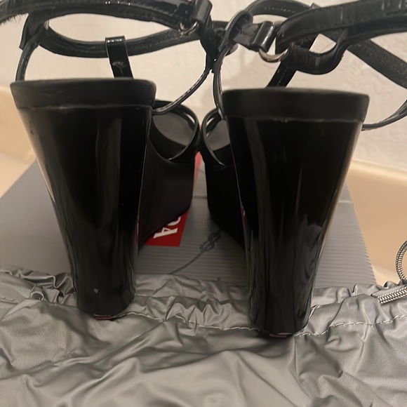 Designer shoes - Picture 3 of 7